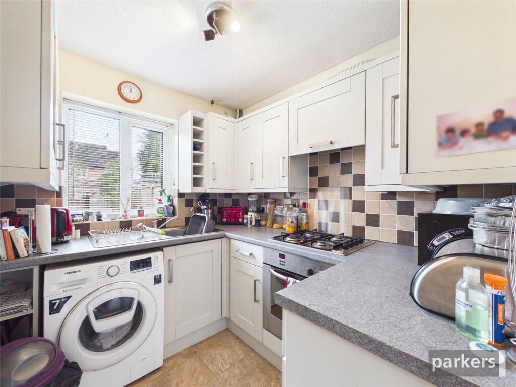 St. James Road, Finchampstead, Wokingham, Berkshire, RG40 photo 2