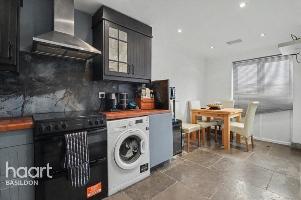 Apartment in Thurrock, Essex - View 5