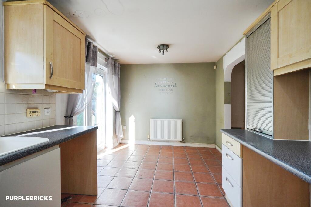 House in Swadlincote, Lower Midway, Upper Midway - More