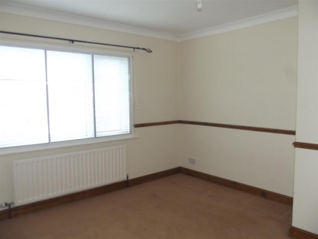 House in Lincoln - View 5