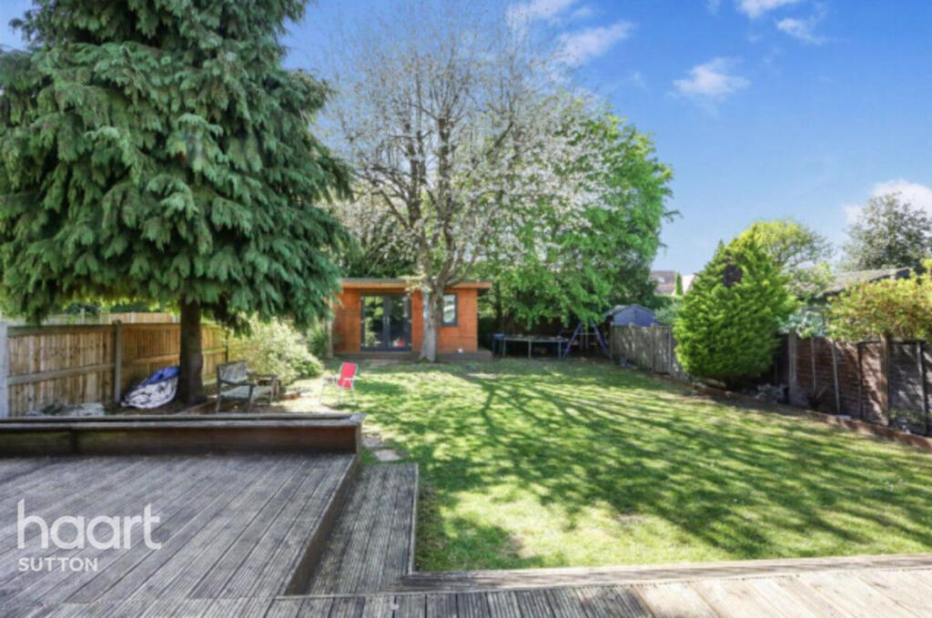 House in London, Carshalton Beeches - More