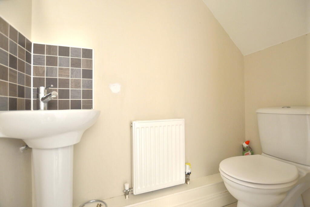 House in Gloucester - View 5