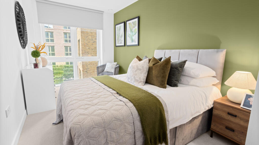 6 Pegler Square
Kidbrooke Village
Greenwich, London
SE3 9GR photo 2