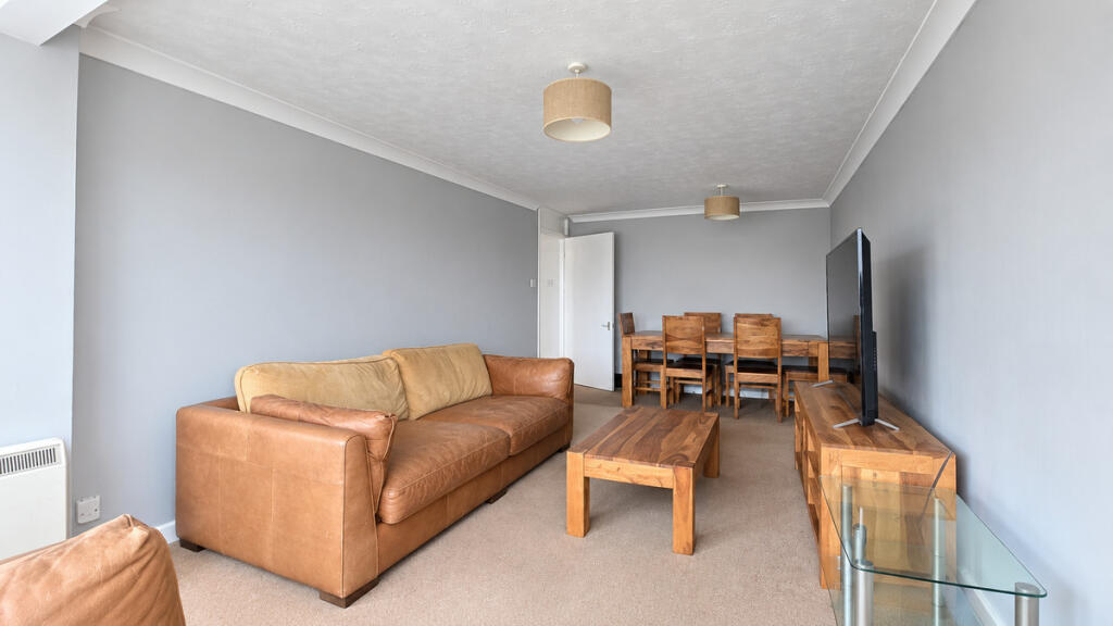 Apartment in London, Collier Row - More
