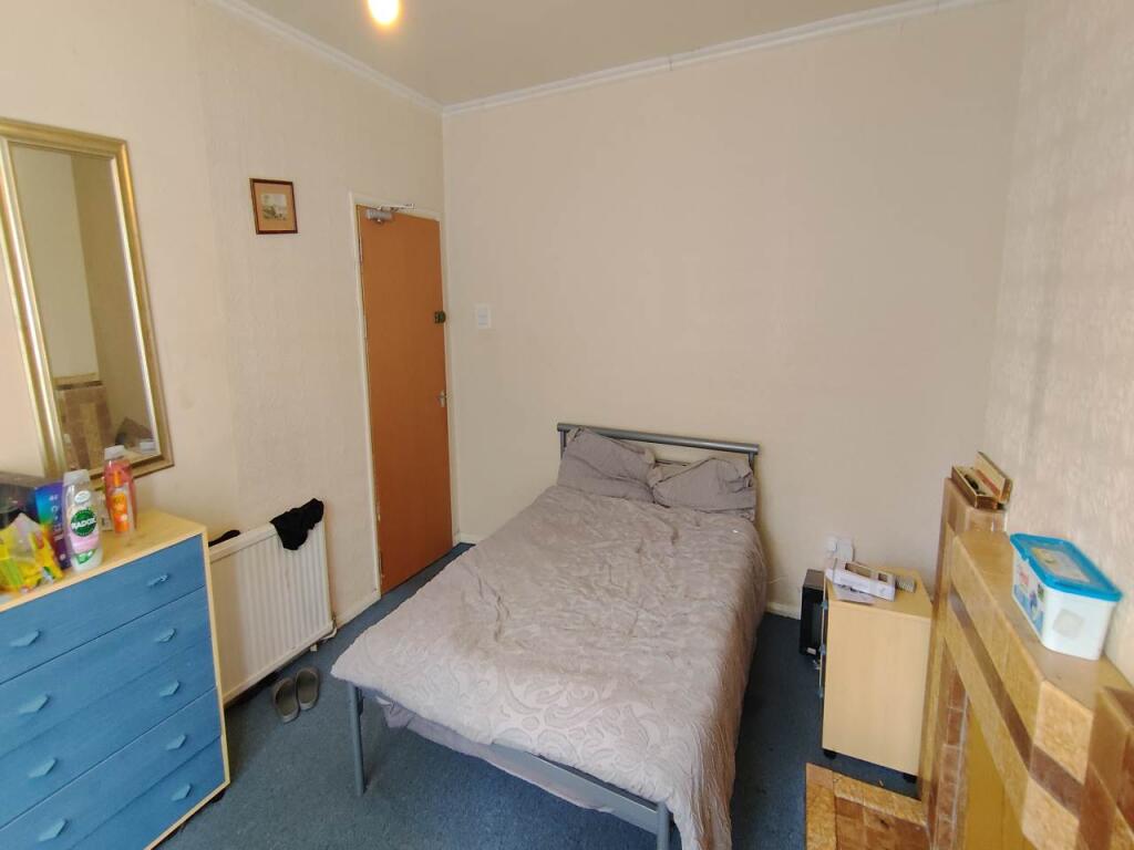 House in Cardiff, Tredegarville, Roath - More