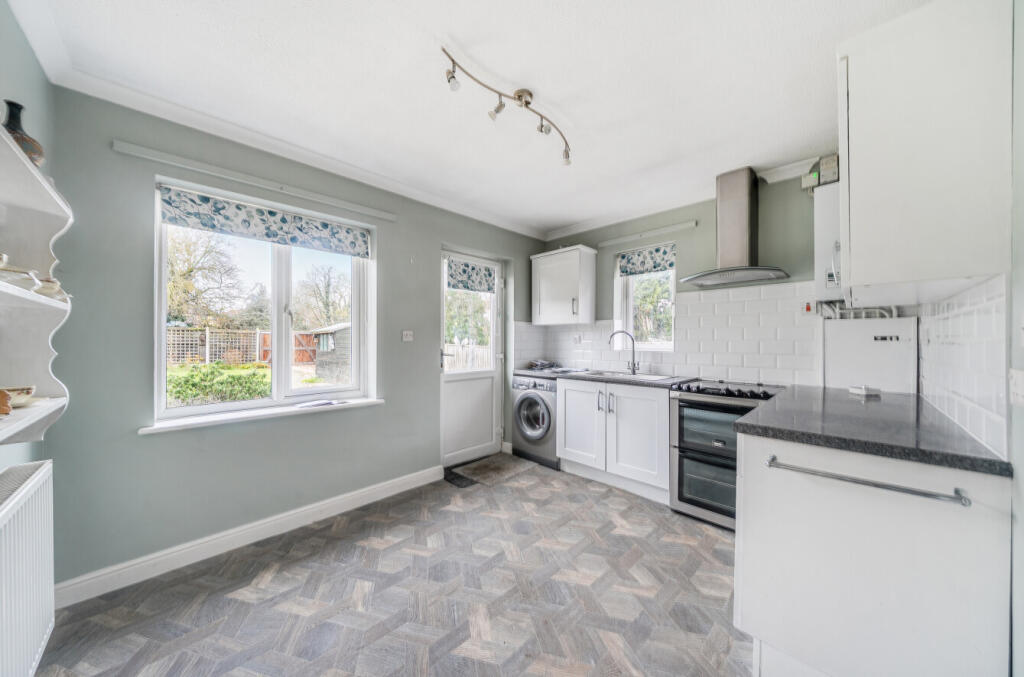 48, Britten Avenue, Stowmarket, Suffolk, IP14 photo 2
