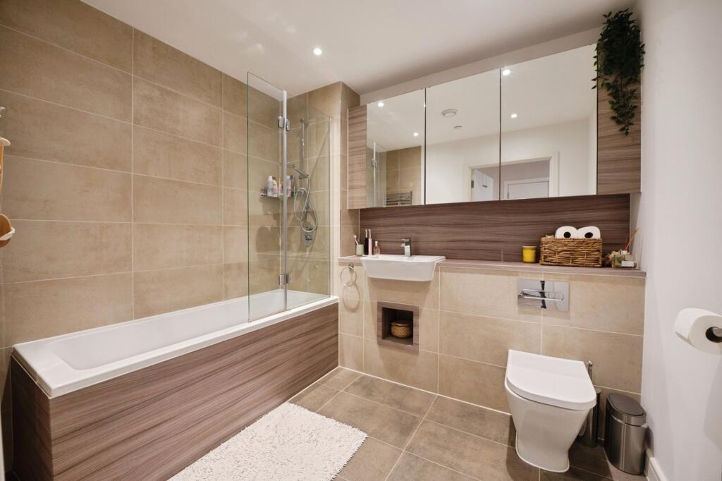 Fairmont Road, Rainham, Essex, RM13 photo 2