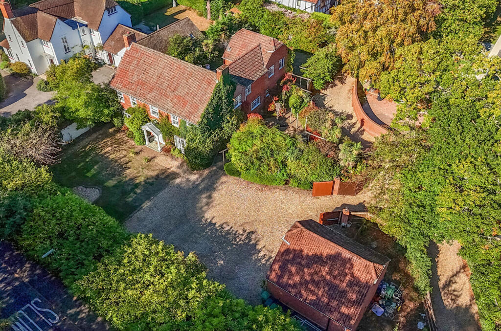 House in Surrey Heath, Heatherside - View 2