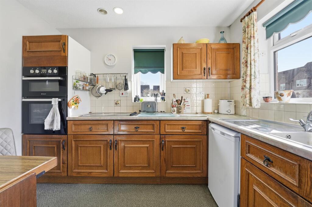 Shirleys Close, Prestbury photo 3