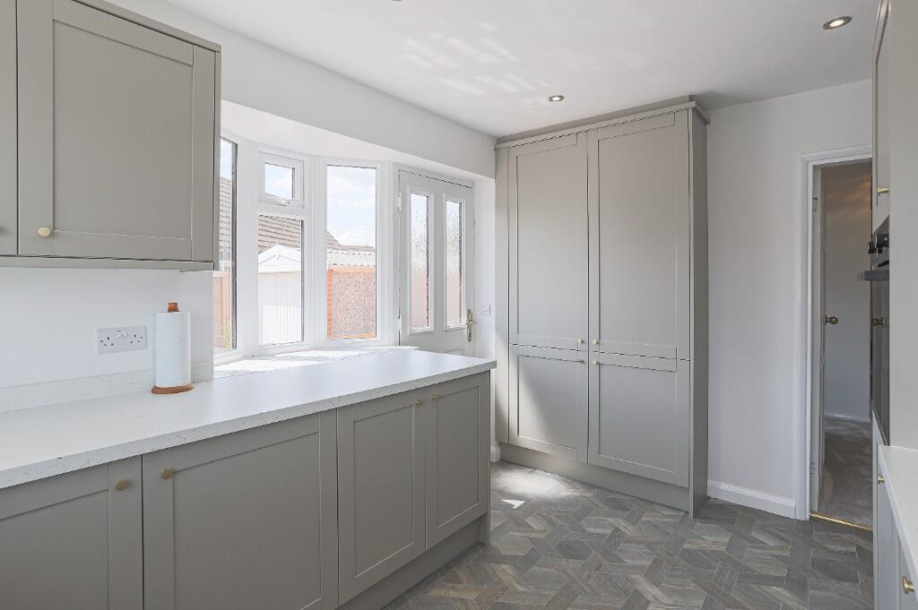 Cedar Close, Pontefract, West Yorkshire, WF8 photo 3