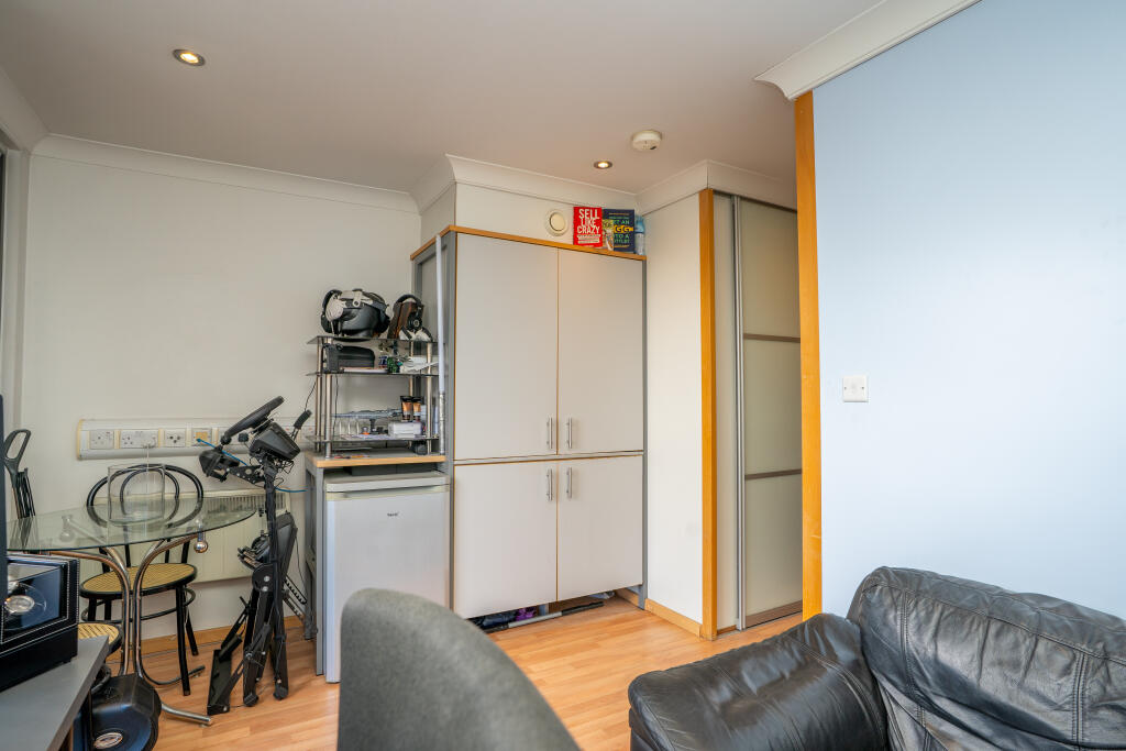 Apartment in Leeds, West Yorkshire - View 4