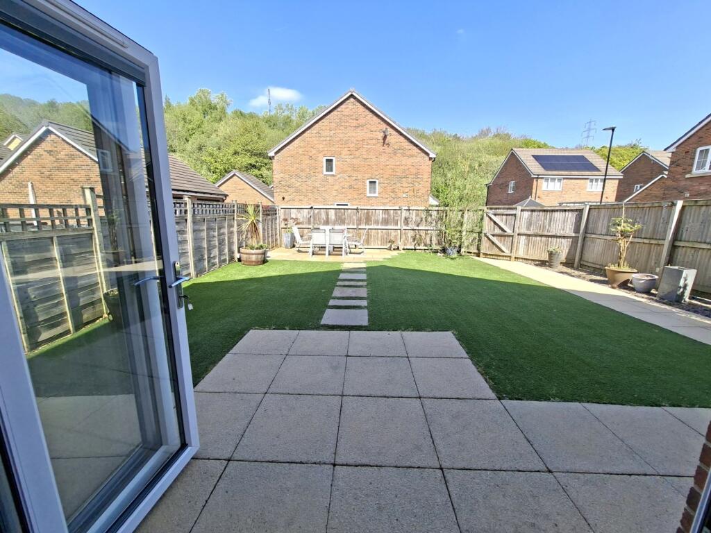 Samuel Fox Avenue, Deepcar, S36 photo 4