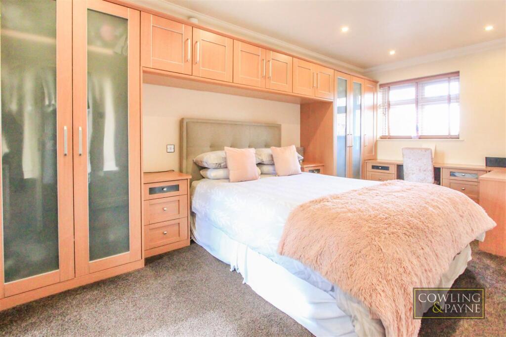 Chatton Close, Wickford, Essex photo 4