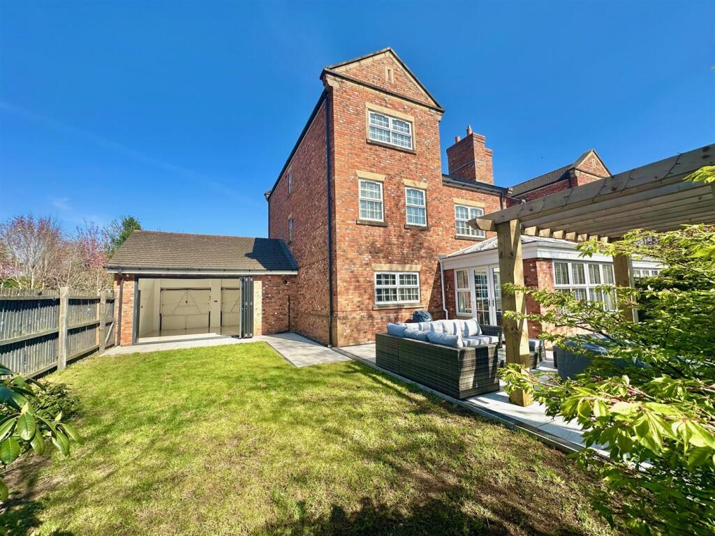 Pollard Drive, Stapeley, Cheshire photo 3