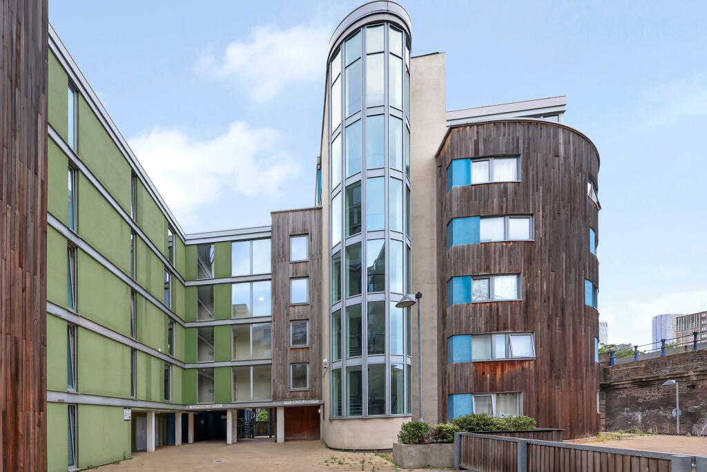 Main image of property: Wharf Lane, E14