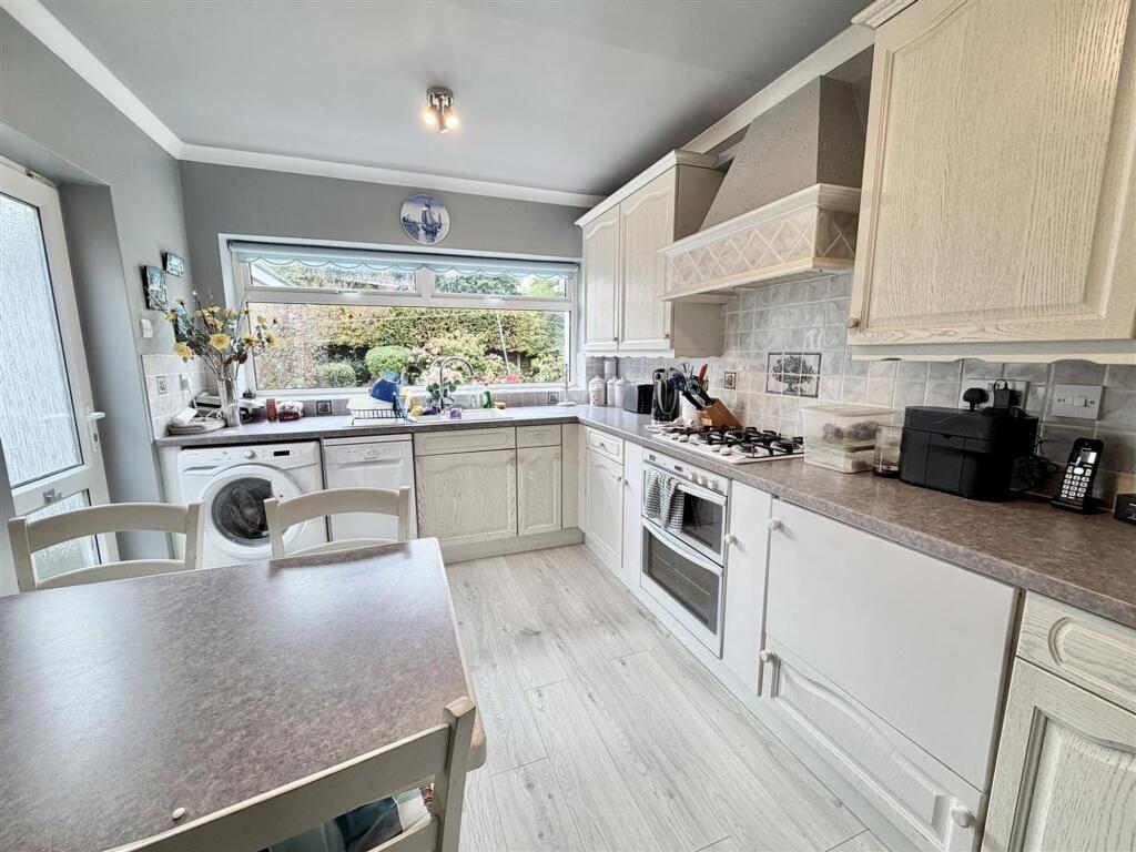 Newquay Drive, Bramhall, SK7 photo 4