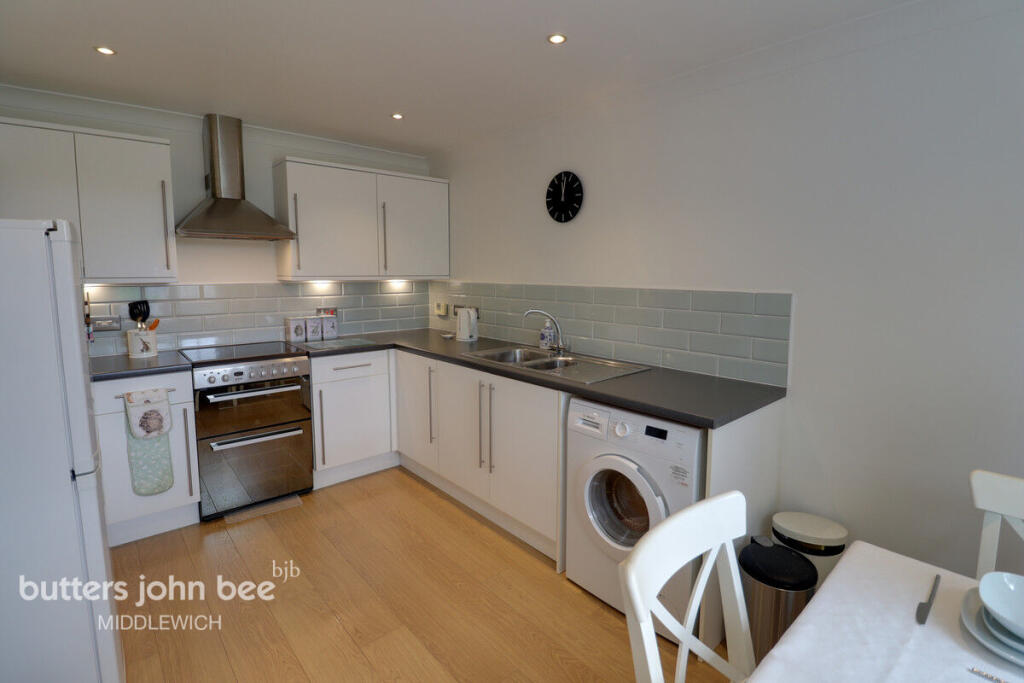 House in Middlewich, Cheshire East - View 4