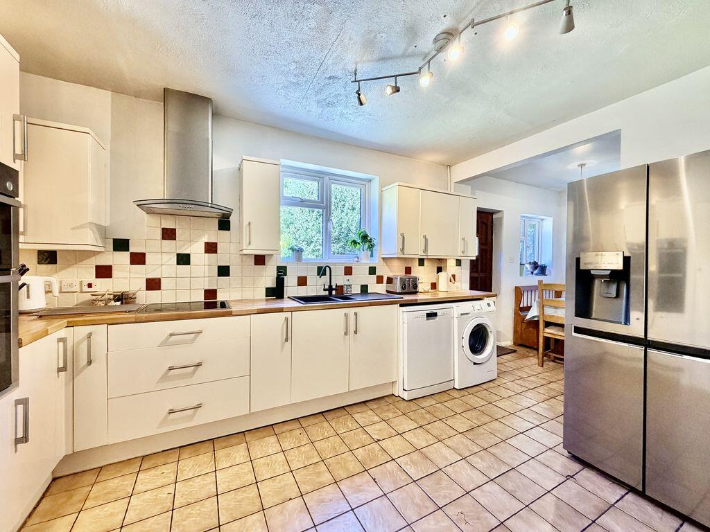 House in Loudwater, Chepping Wycombe - More