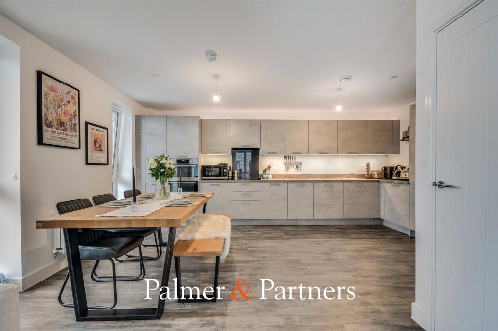 Apartment in Chelmsford, Waterside Development - More