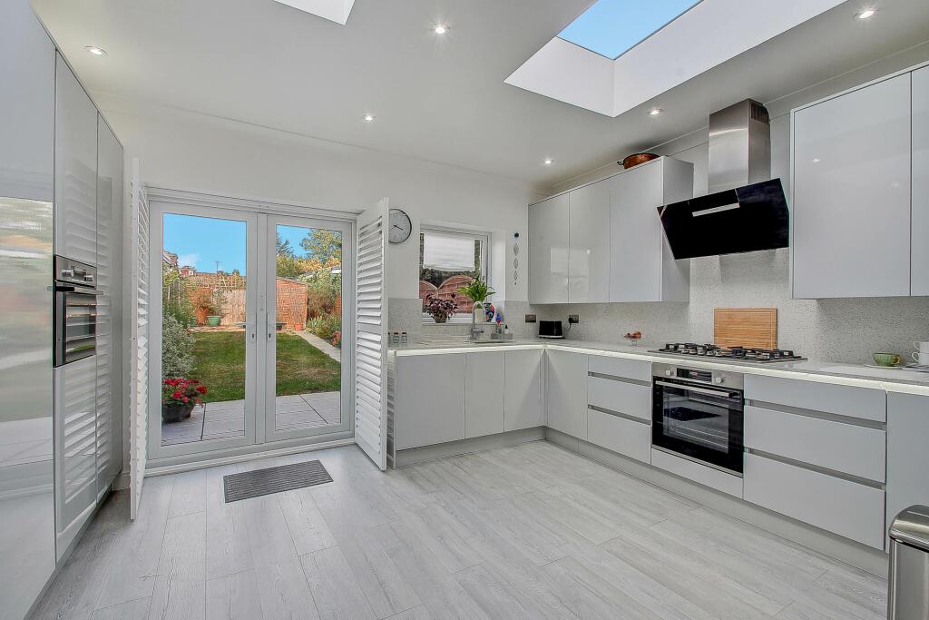 Currey Road, Greenford photo 4