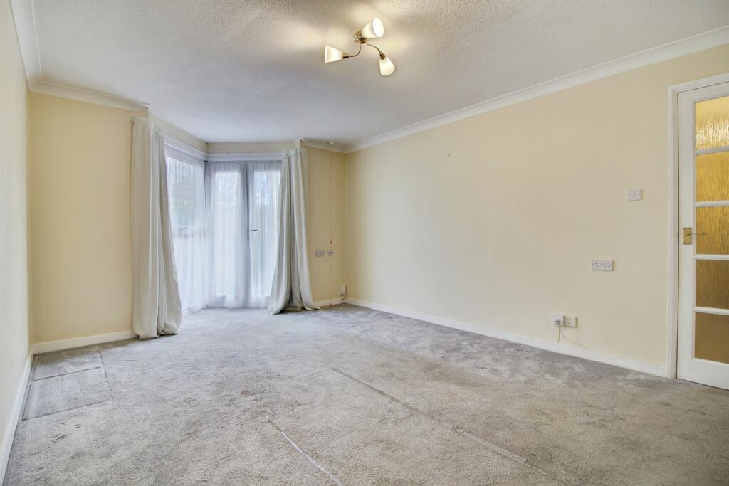Roseacre Gardens, Welwyn Garden City photo 4