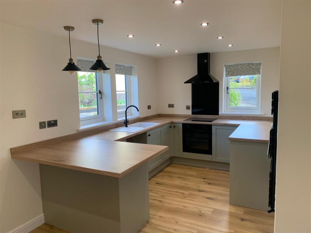 Additional image 8 of Warren Fold, Hurst Green