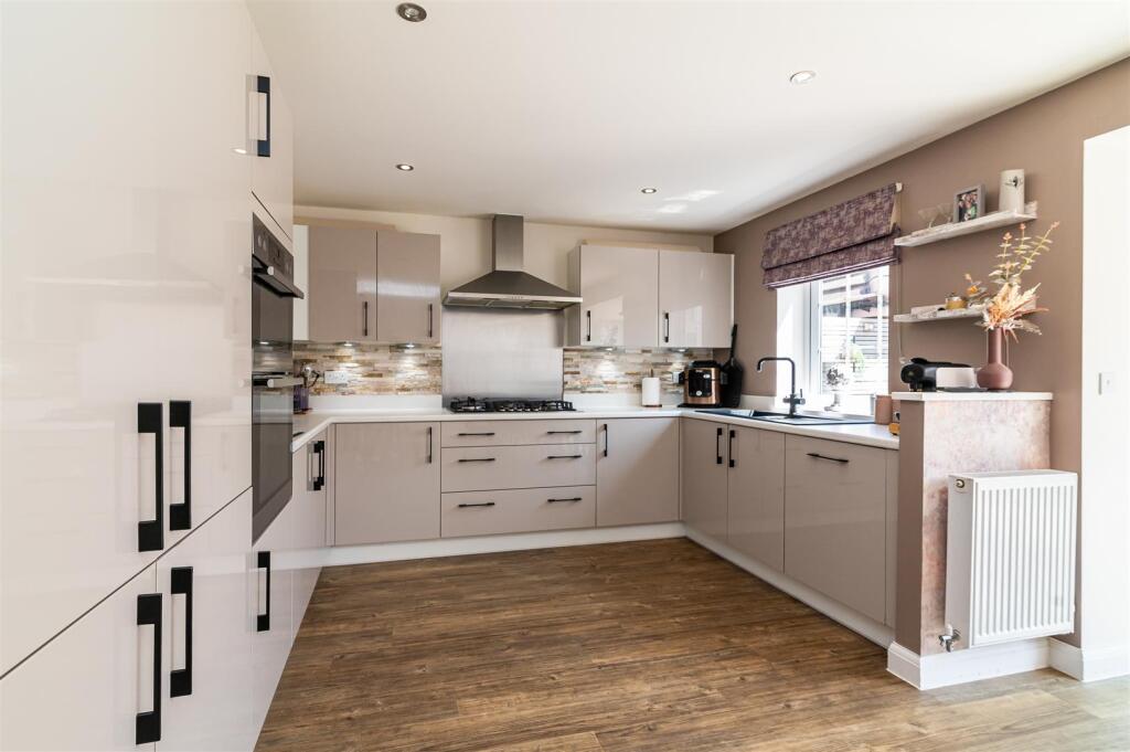 House in Mansfield, Nottinghamshire - View 3