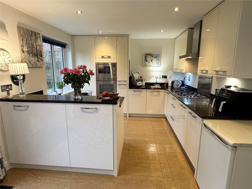 3-bed detached on Wambrook Place, Chard, Somerset, TA20, £365,000