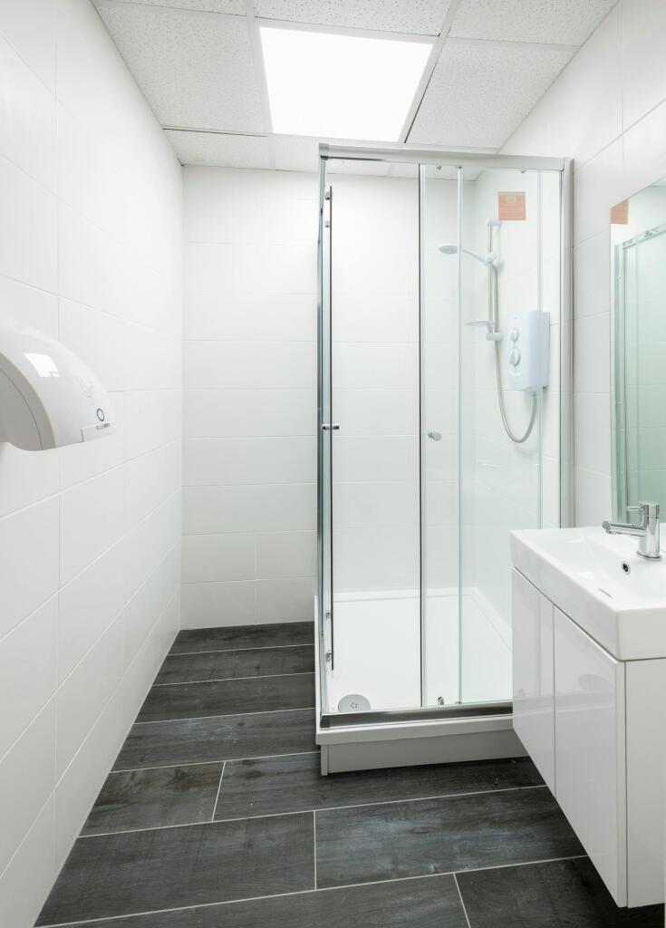 15 Shower room 1_DSC7059 copy.jpg