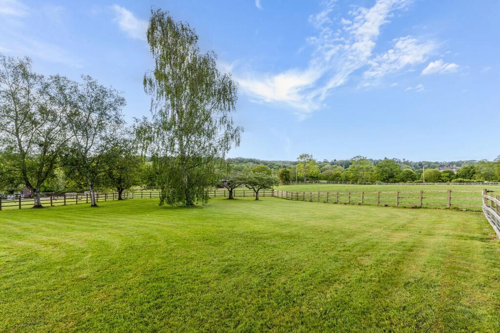 House in Redhill - View 4