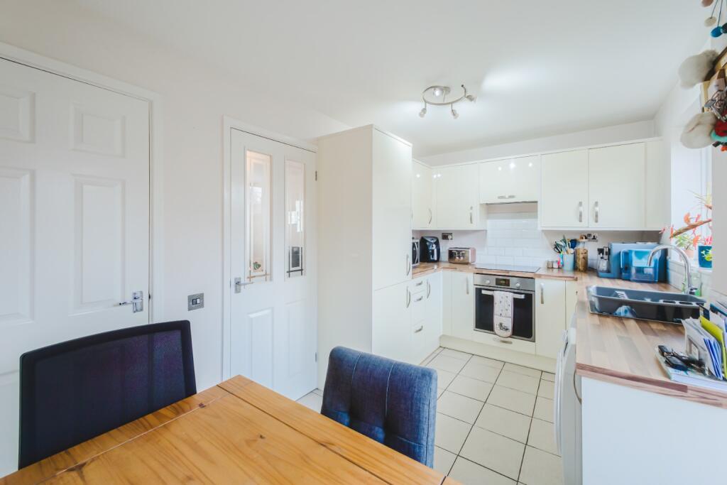 Carman Close, Stratton St Margaret, Swindon, SN3 photo 4