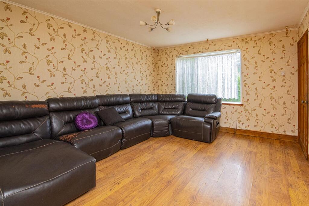 Swinburne Road, Wellingborough photo 3