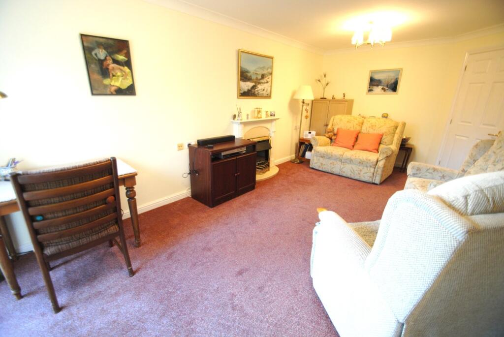 Cheltenham Road, Bishops Cleeve, Cheltenham, GL52 photo 3