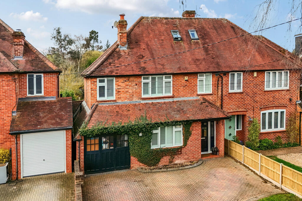 Main image of property: Park Lane, Charvil, Reading, Berkshire, RG10