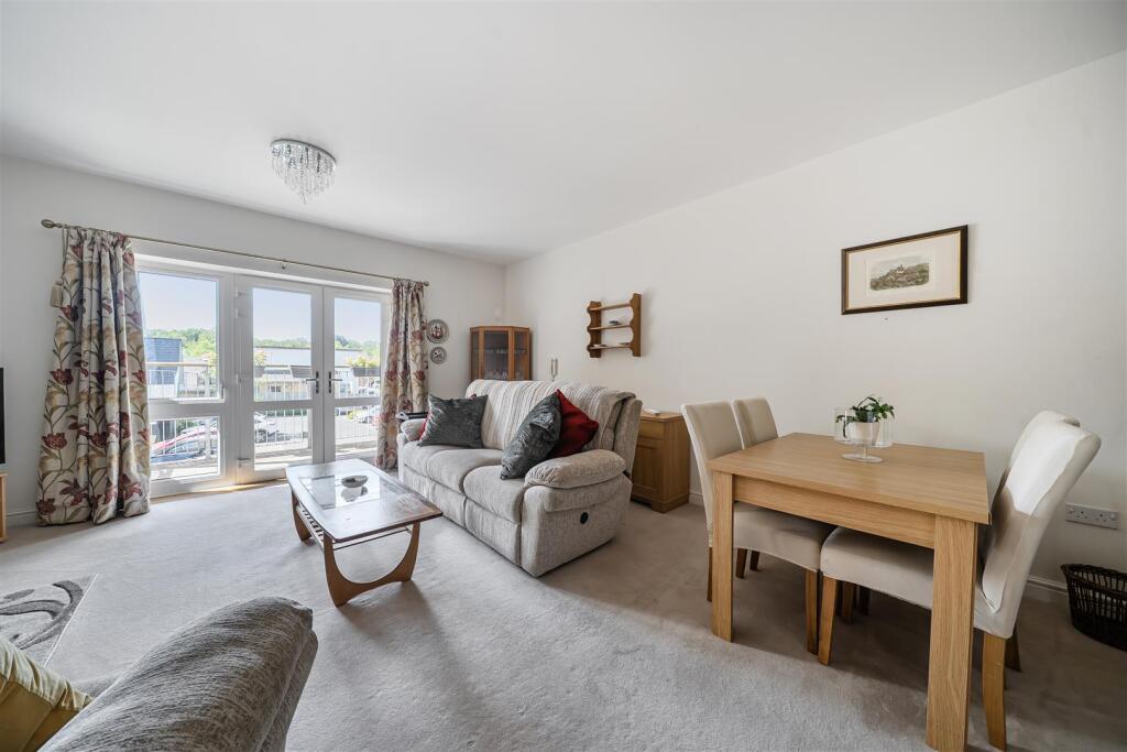 Apartment in Guildford - More