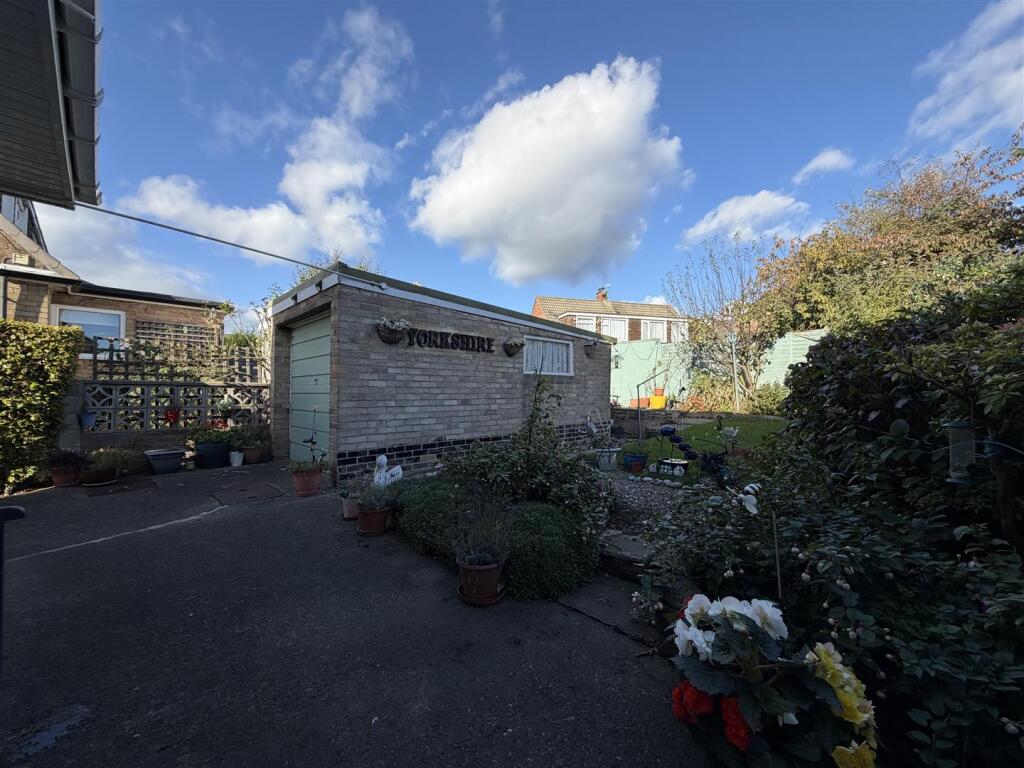Holmwood Drive, Leeds photo 5