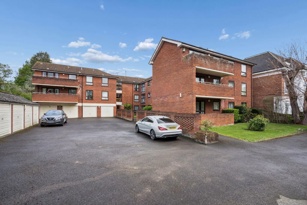 Main image of property: Green Lane, Northwood, HA6 2RY