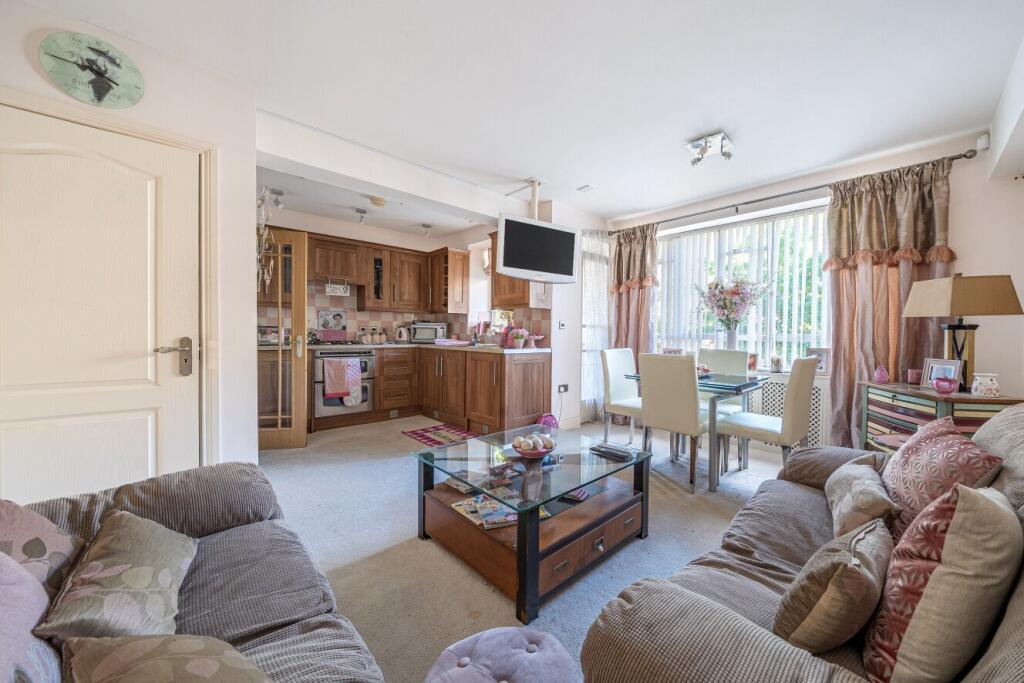 2-bed flat on Champion Hill, Camberwell, London, SE5, £425,000