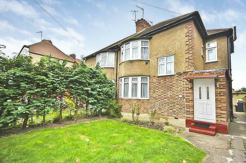 1-bed apartment on River Gardens, Feltham, Middlesex, TW14 0RE, £150,000