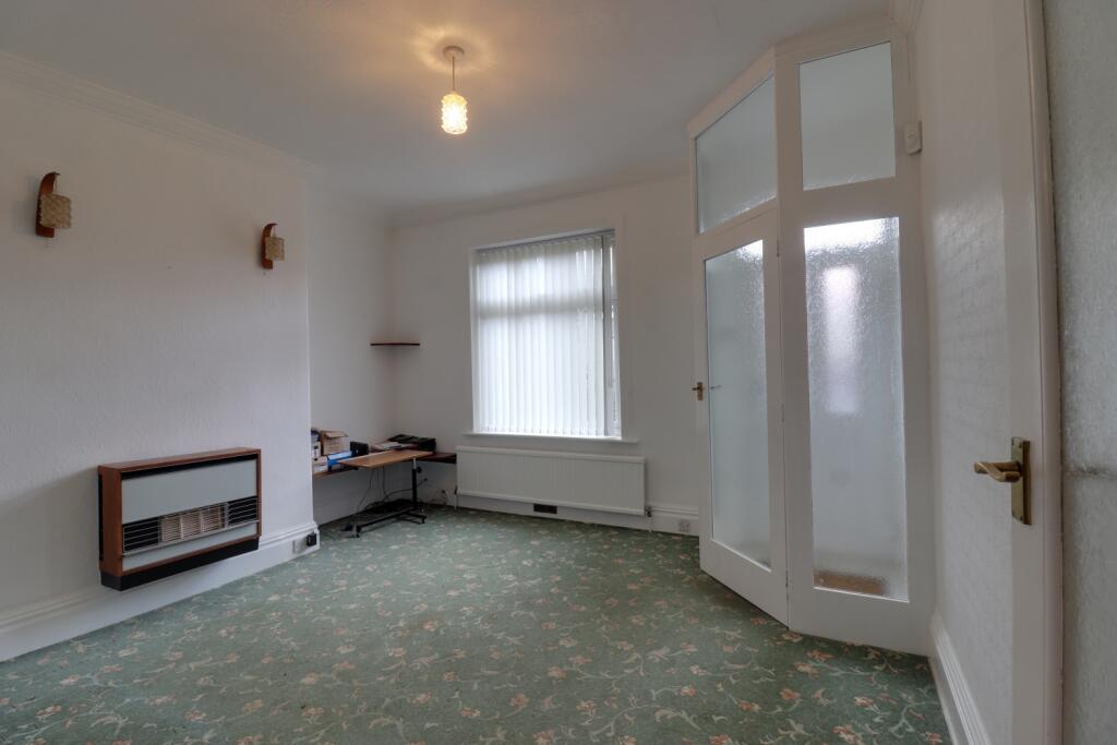 7 Strines Street, Todmorden photo 3