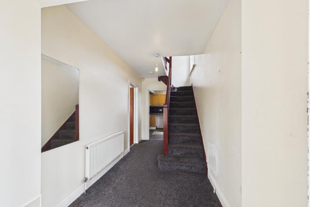 Stainburn Crescent, Leeds, LS17 photo 4