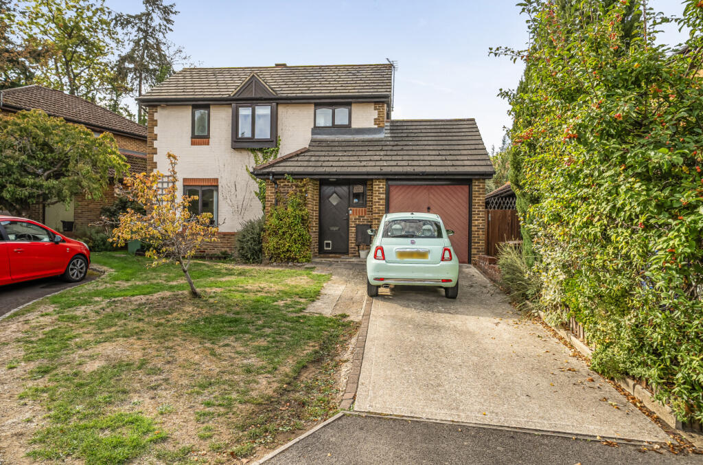 3-bed detached on Big Barn Grove, Warfield, Bracknell, £450,000