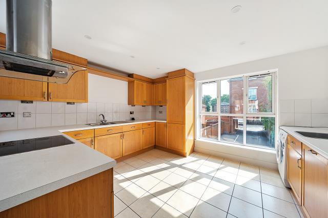 Apartment in Reading - View 5