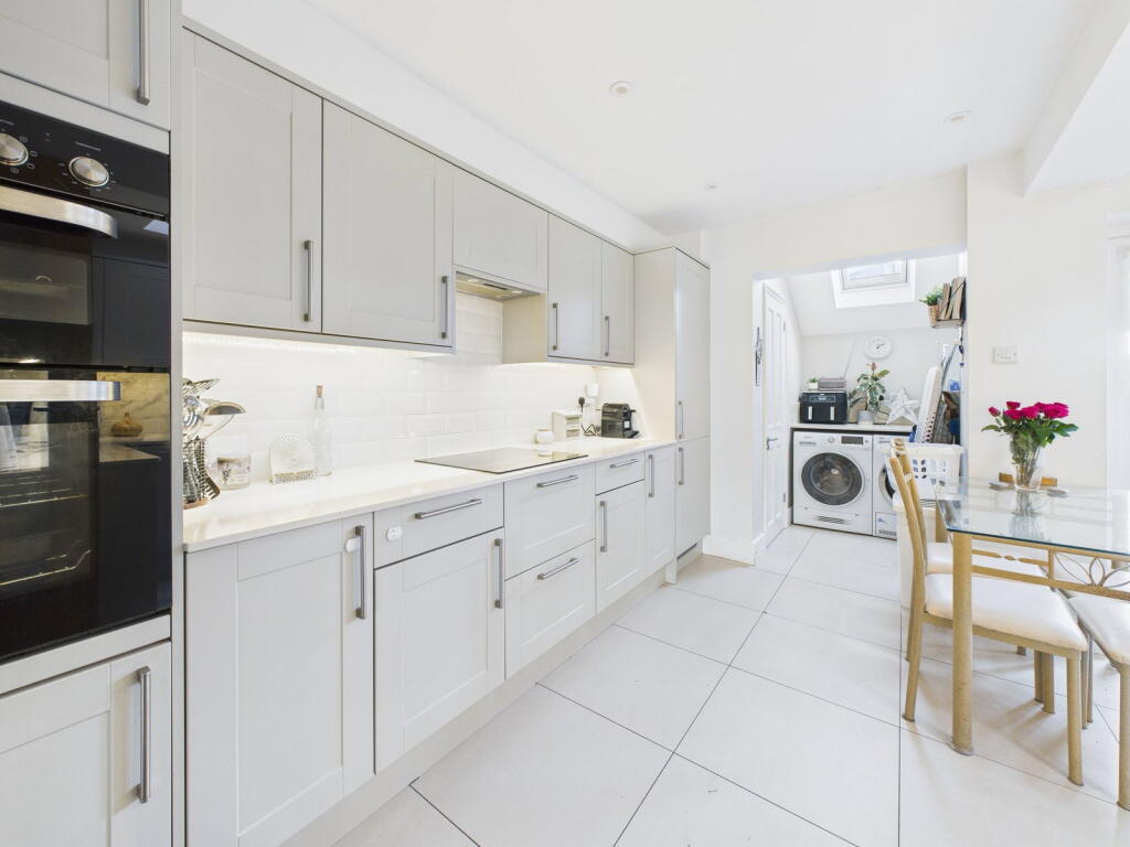 Elm Grove, Worthing, BN11 photo 3
