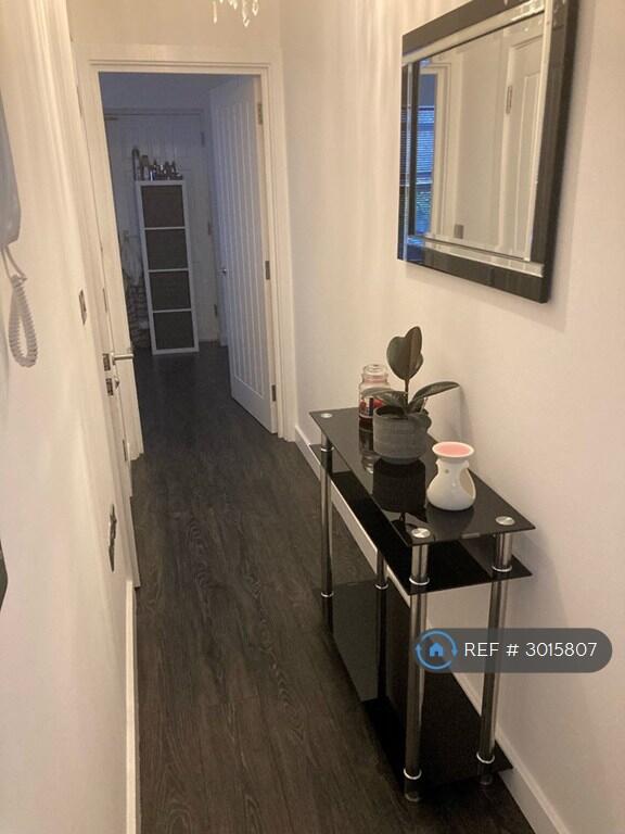 Apartment in Sutton - View 5
