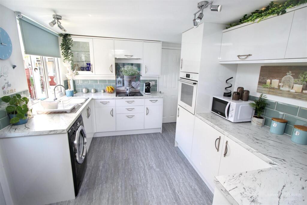 House in Three Mile Cross, Shinfield - View 2