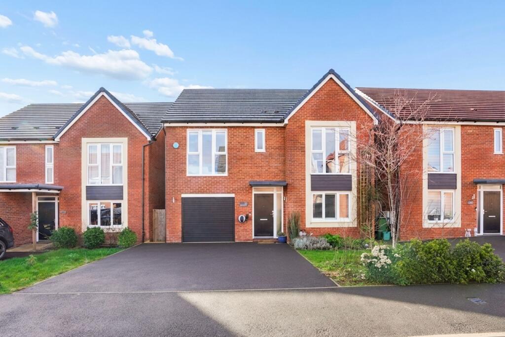 Main image of property: Rae Crescent, Wantage, OX12