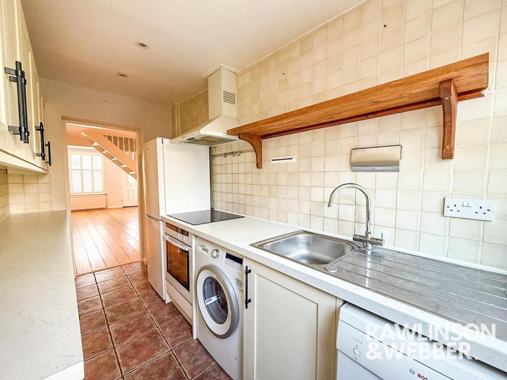 Bell Road, East Molesey photo 4