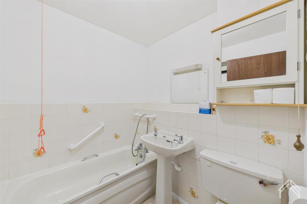 Apartment in St Albans - More