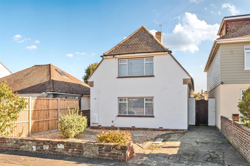 2-bed detached on Greystone Avenue, Bognor Regis, £325,000